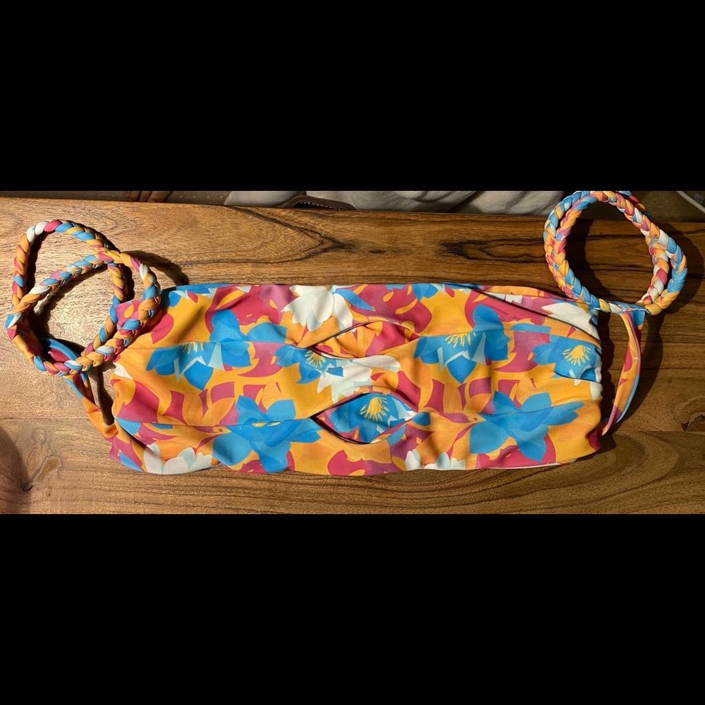 Moana bikini flamingo fizz top, size medium!